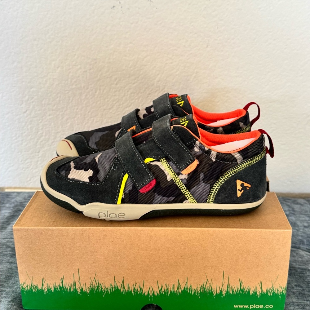 Brand New! PLAE TY RAVEN/CAMO Shoes Sneakers (Big Boys) Size 4